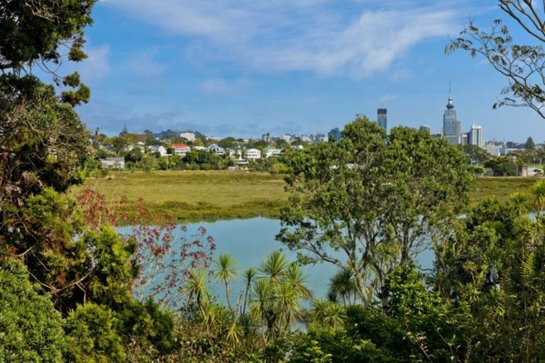 Photo of property in 53 Ngataringa Road, Devonport, Auckland, 0624