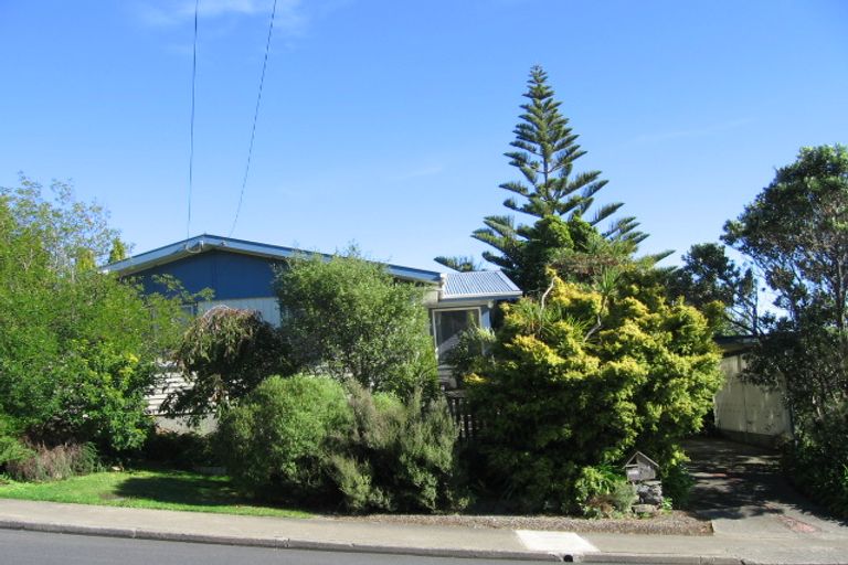 Photo of property in 74 Beazley Avenue, Paparangi, Wellington, 6037