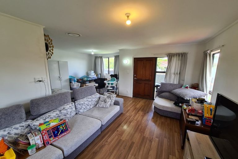 Photo of property in 2/9 Silver Creek Road, Weymouth, Auckland, 2103
