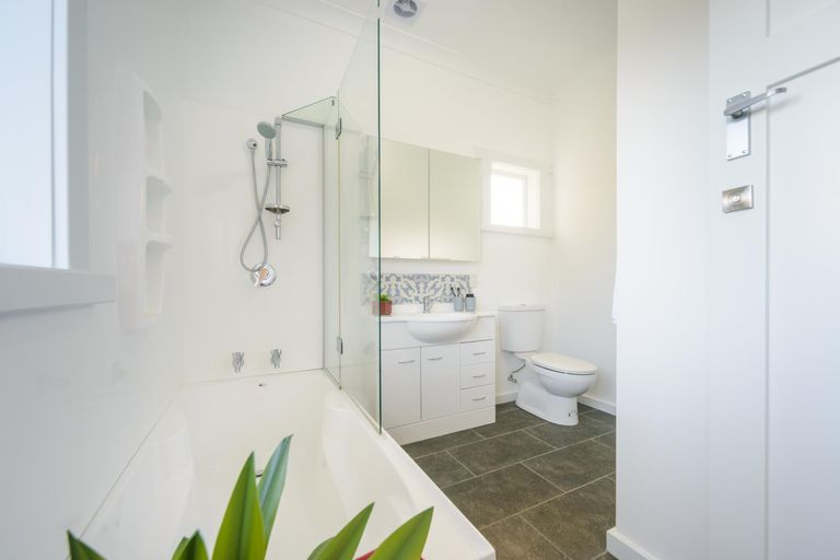 Photo of property in 57b Crewe Crescent, Hokowhitu, Palmerston North, 4410