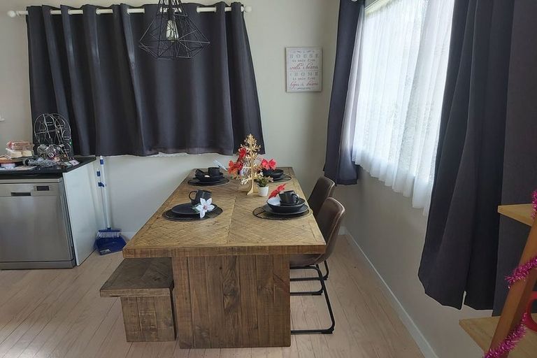 Photo of property in 4 Gregg Place, Sunnyvale, Auckland, 0612