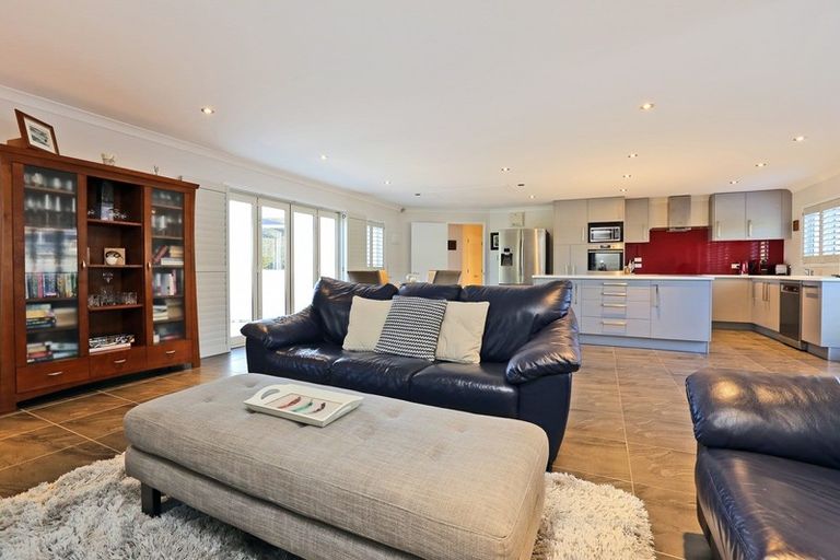 Photo of property in 15 Woodford Heights, Havelock North, 4130