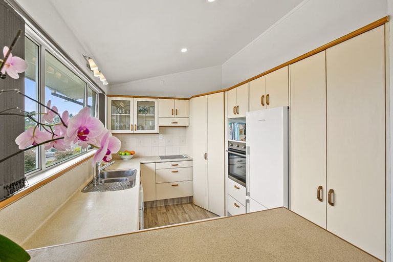 Photo of property in 3 La Salle Drive, Westown, New Plymouth, 4310
