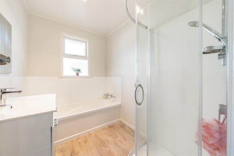 Photo of property in 21 Totara Park Road, Clouston Park, Upper Hutt, 5018