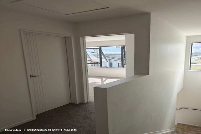 Photo of property in 35 Kaapehu Street, Karaka, 2578