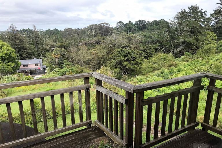 Photo of property in 1022 East Coast Road, Fairview Heights, Auckland, 0630