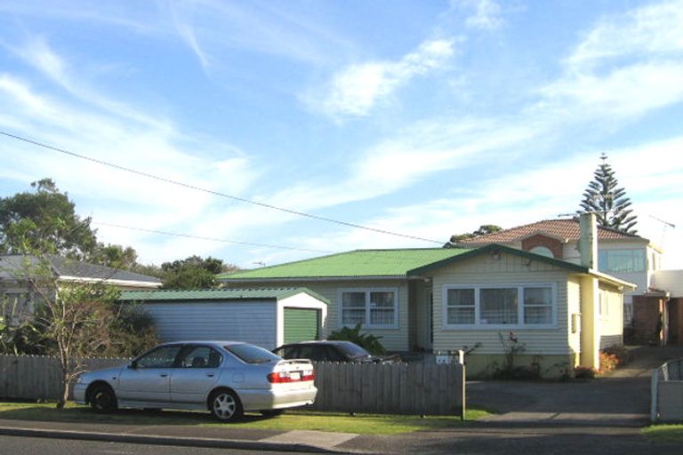 Photo of property in 1/124 Chivalry Road, Glenfield, Auckland, 0629