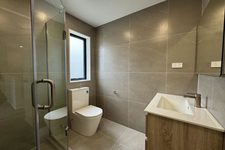 Photo of property in 2/131 Lancaster Road, Beach Haven, Auckland, 0626