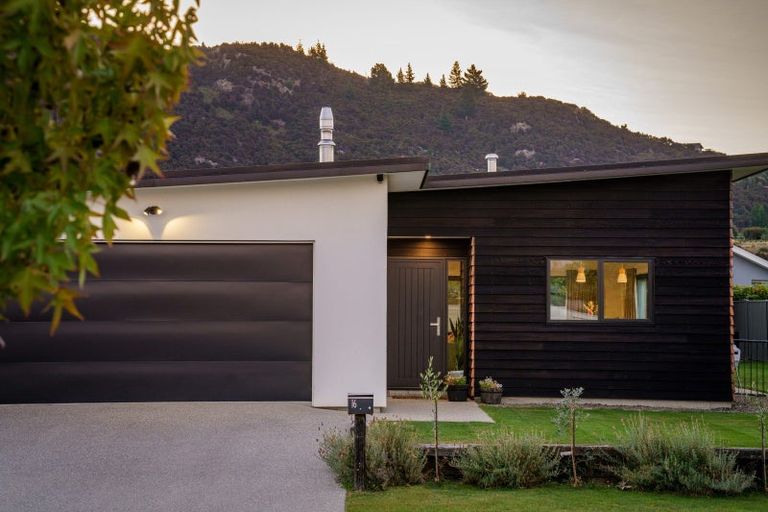 Photo of property in 16 Finch Street, Albert Town, Wanaka, 9305