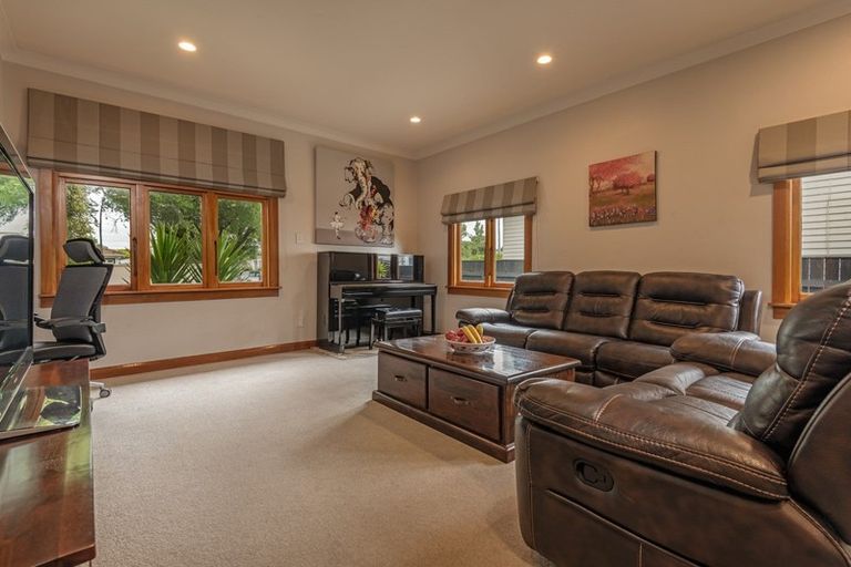 Photo of property in 48 Manapouri Crescent, Hokowhitu, Palmerston North, 4410