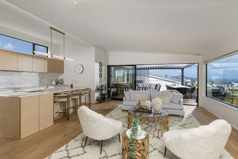 Photo of property in 20 Parr Terrace, Castor Bay, Auckland, 0620