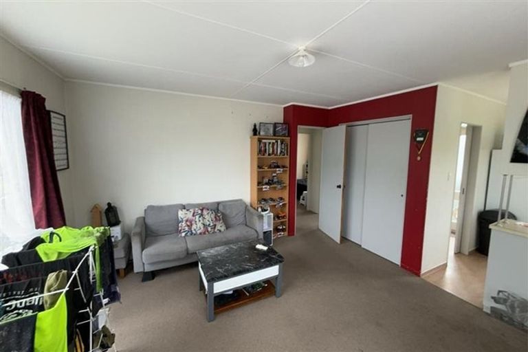 Photo of property in 31 Cumberland Street, Merrilands, New Plymouth, 4312