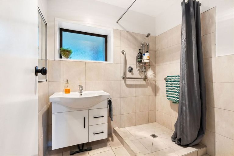 Photo of property in 9 Rangimarie Road, Swanson, Auckland, 0816