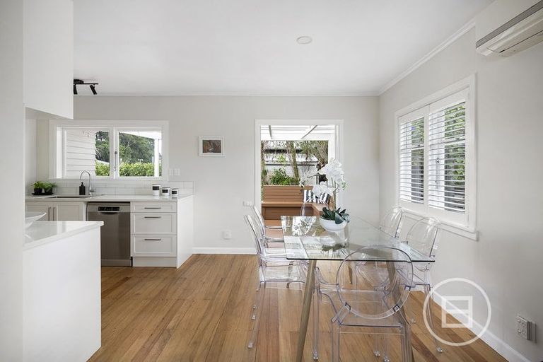Photo of property in 1/17 Hillcrest Avenue, Hillcrest, Auckland, 0627
