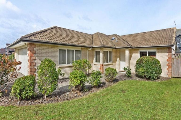 Photo of property in 12 Carousel Crescent, East Tamaki Heights, Auckland, 2016