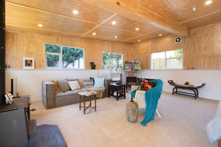 Photo of property in 90 Resolution Road, Welcome Bay, Tauranga, 3112