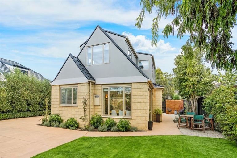 Photo of property in 30 Centaurus Road, Cashmere, Christchurch, 8022