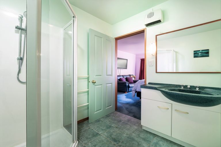 Photo of property in 33 Harry Ell Drive, Cashmere, Christchurch, 8022