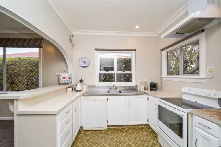 Photo of property in 14 Disraeli Street, Hawera, 4610