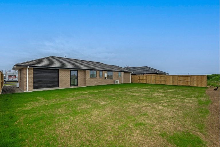 Photo of property in 72 Atlantic Drive, Fitzherbert, Palmerston North, 4410