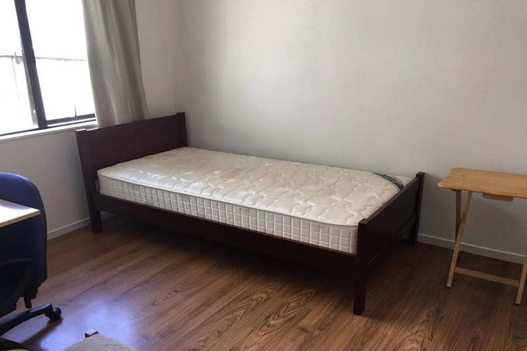 Photo of property in 2/113 Mokoia Road, Birkenhead, Auckland, 0626