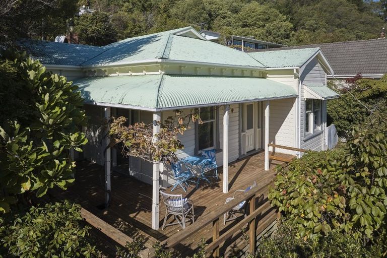 Photo of property in 125 Wellington Street, Picton, 7220