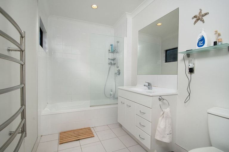 Photo of property in 143c Wiseley Road, West Harbour, Auckland, 0618