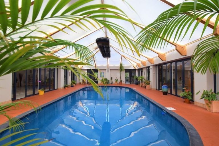 Photo of property in 4 Burgundy Park Avenue, Henderson, Auckland, 0612