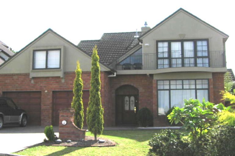 Photo of property in 18 Highgrove Lane, Totara Vale, Auckland, 0632