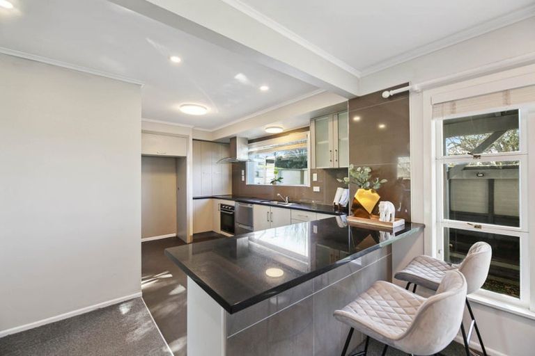 Photo of property in 19 Beach Road, Mellons Bay, Auckland, 2014