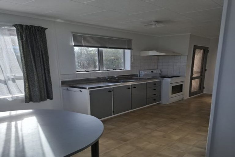 Photo of property in 4 Stroud Way, Newlands, Wellington, 6037