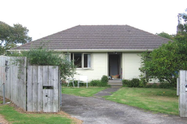 Photo of property in 44 Hereford Street, Te Atatu Peninsula, Auckland, 0610