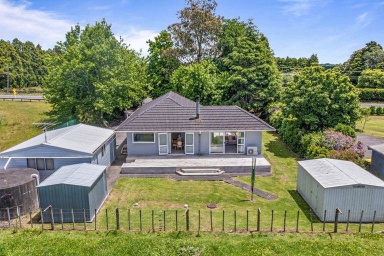 Photo of property in 113 Boord Crescent, Kumeu, 0891