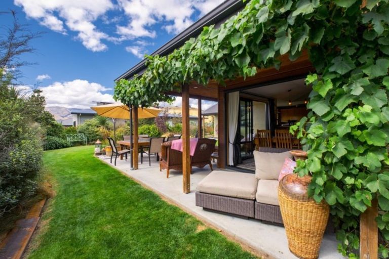 Photo of property in 5 Castalia Drive, Lake Hayes, Queenstown, 9304