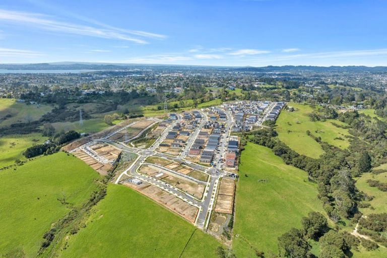 Photo of property in 33 Red Hills Road, Massey, Auckland, 0614