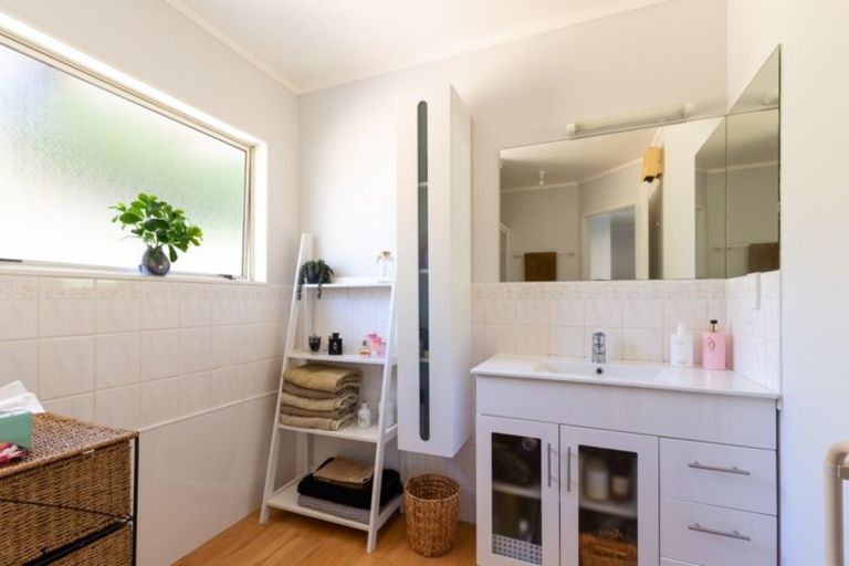 Photo of property in 181f Omokoroa Road, Omokoroa, 3114