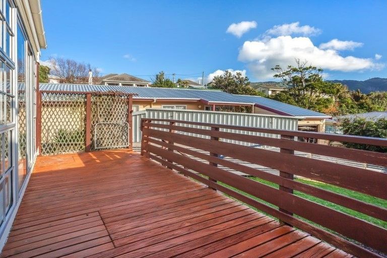 Photo of property in 48 Collins Avenue, Tawa, Wellington, 5028