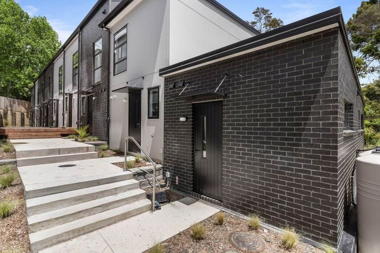 Photo of property in 40 Tokai Place, Glen Eden, 0602