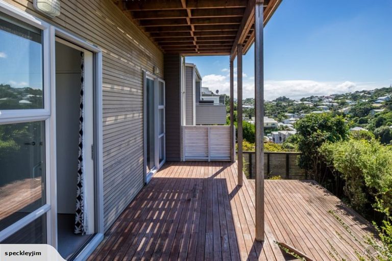 Photo of property in 51 Tiketike Way, Brooklyn, Wellington, 6021