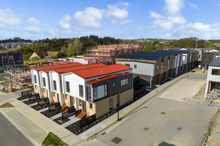 Photo of property in 18 Papatahi Lane, Flat Bush, Auckland, 2019