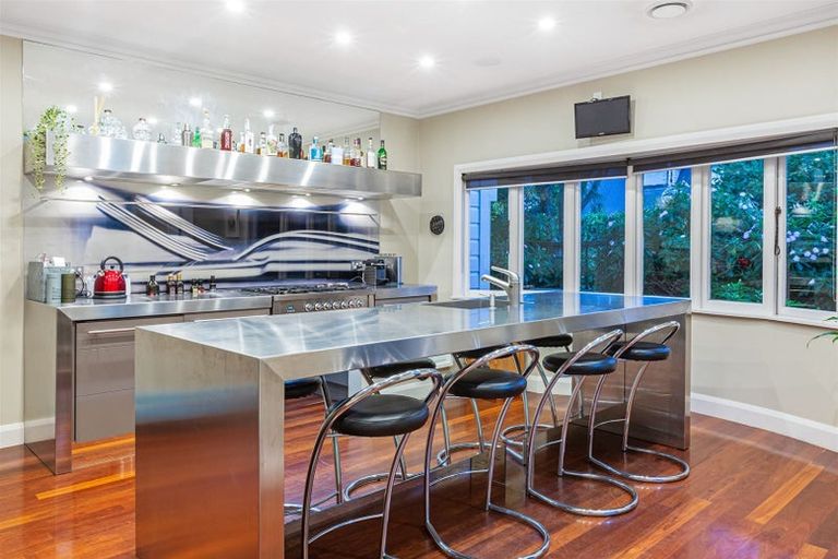 Photo of property in 60a Hobson Street, Thorndon, Wellington, 6011