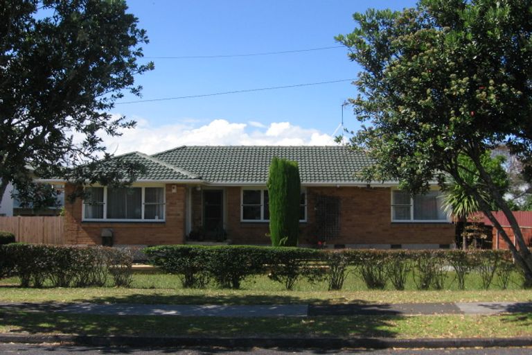 Photo of property in 13 Queen Mary Avenue, New Lynn, Auckland, 0600