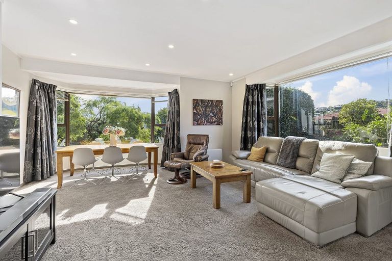 Photo of property in 32 Kinloch Place, Papakowhai, Porirua, 5024