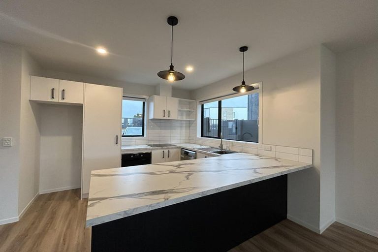 Photo of property in 37 Pipi Place, Levin, 5510