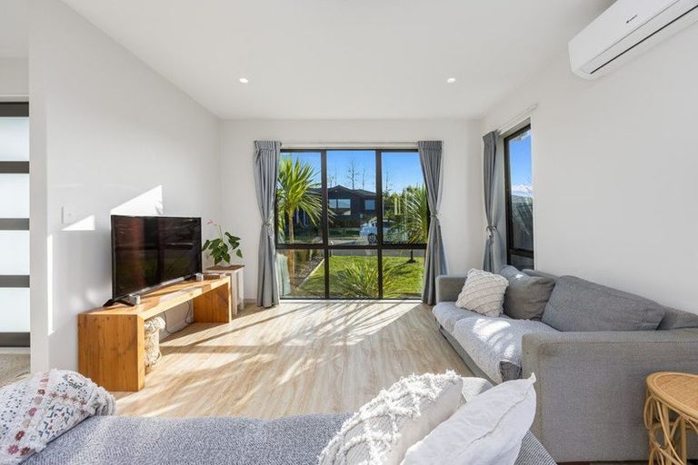 Photo of property in 8 Ahorangi Road, Silverdale, 0932
