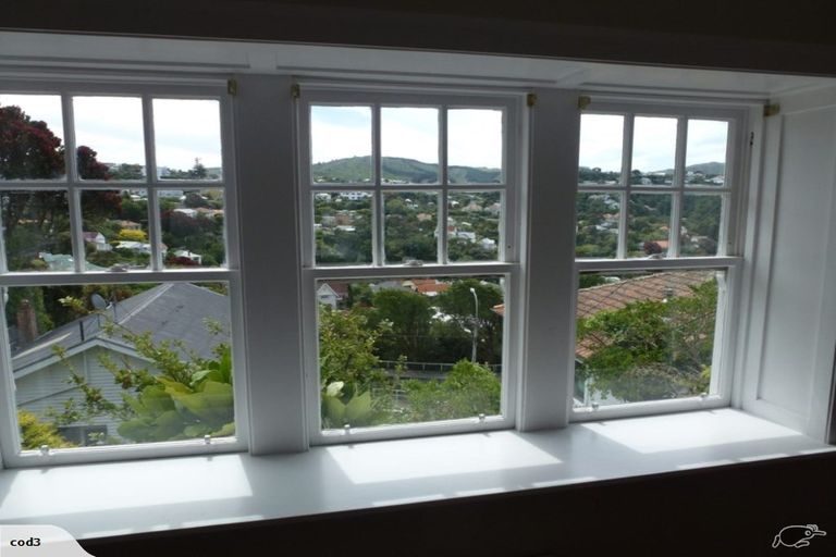 Photo of property in 5a Grove Road, Kelburn, Wellington, 6012