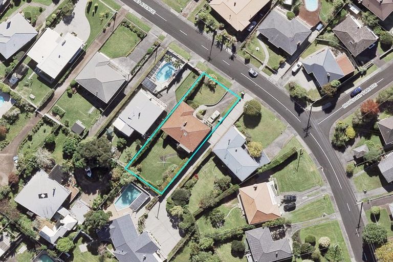 Photo of property in 60 Jaemont Avenue, Te Atatu South, Auckland, 0610