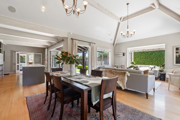 Photo of property in 247 Devonport Road, Tauranga, 3110