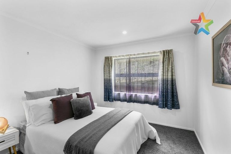 Photo of property in 17 Cresswell Place, Johnsonville, Wellington, 6037