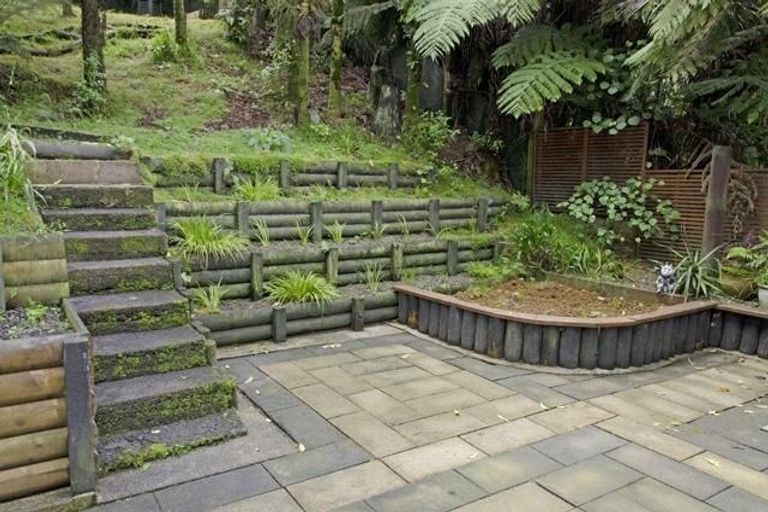 Photo of property in 43 Waima Crescent, Titirangi, Auckland, 0604